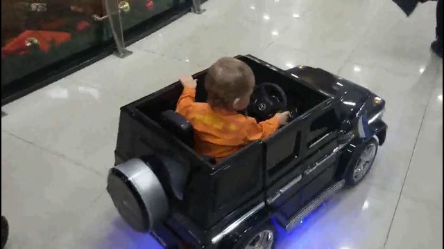 Рассекает на Гелике