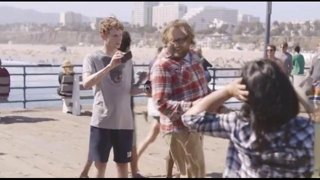 В рекламе Samsung не поделили фотографии #1