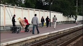 Женщина не успела "загрузиться" в поезд