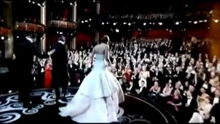Победительницу Оскара подвело пышное платье