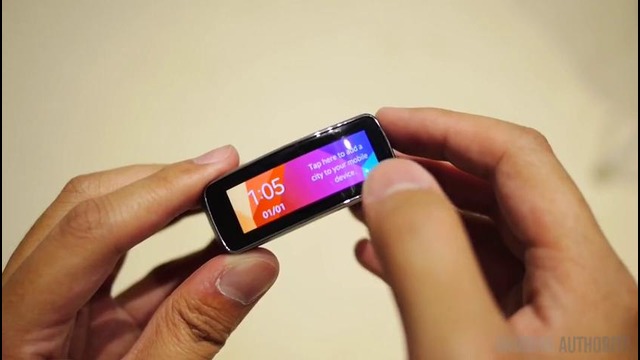 Samsung Gear Fit First Look and Hands On
