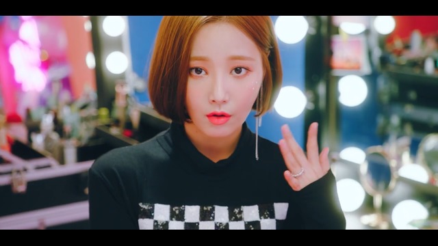 MOMOLAND (모모렌드)– I’m so hot