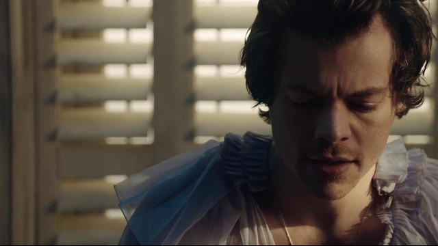 Harry Styles – Falling (Official Video)