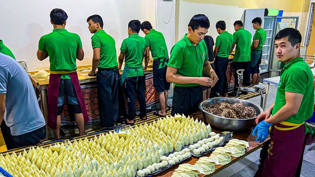 Uzbekistan! 30 COOKS! 6 TANDOORS! 6000 Samosa PER DAY | Uzbek Giant Food Factory