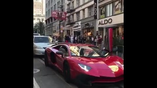 Хулиган пробежал по Lamborghini стоимостью $500 тыс на глазах у хозяина