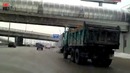 Грузовик не прошел под мостом