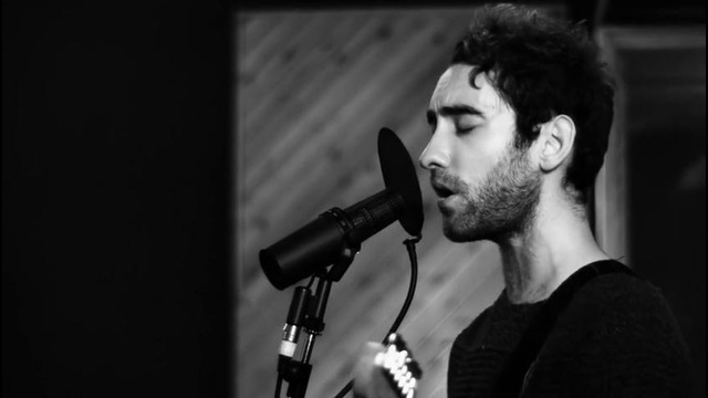 BANNERS – Start A Riot (Live In Studio)