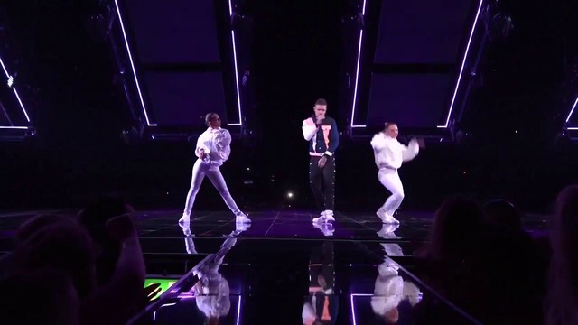 Liam Payne Performs ‘Strip That Down’ MTV EMAs 2017 Live Performance