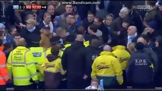 Fan Throws Coin at Rio Ferdinand 2-3 Man City Man Utd