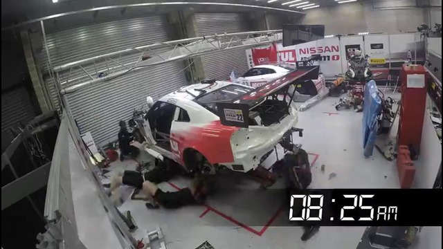 12-часовой ремонт гоночного Nissan GT-R уместили в минуту