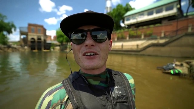 Я нашел полицейский электрошокер под водой в реке! (Вещи, найденные под водой)