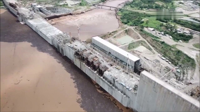 Нил почти не виден. Как эфиопская мега плотина создала огромную проблему для Африки