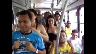 Обычная поездка в бразильском автобусе