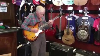 Дед решил купить гитару и показал как надо играть