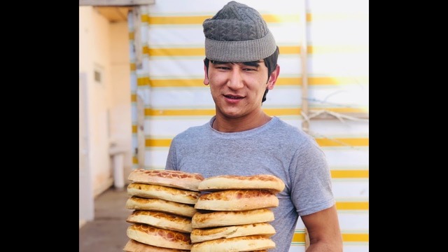 Узбекский Базар 2019. Лепешки Тандырные. Кафе Сарбон. Узбекистан