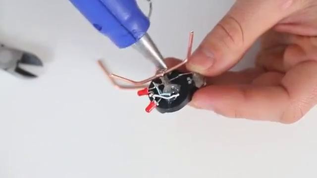 Как сделать мини робота жук своими руками