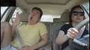 Артистично! Парень кривляется пока едет с мамой