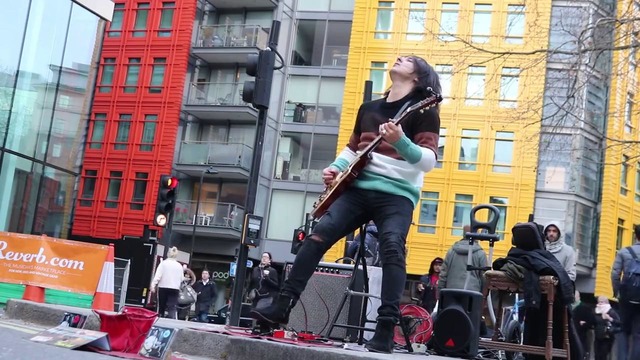 LONDON STREET MUSICIAN ► Amazing Hotel California Solo Guitar Cover