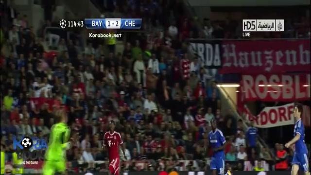 Нойер выбивает мяч головой в суперкубке УЕФА