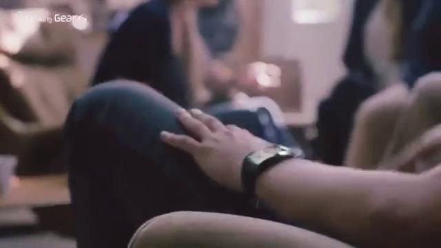 Samsung Gear S aqlli soatining ilk rasmiy videoroligi