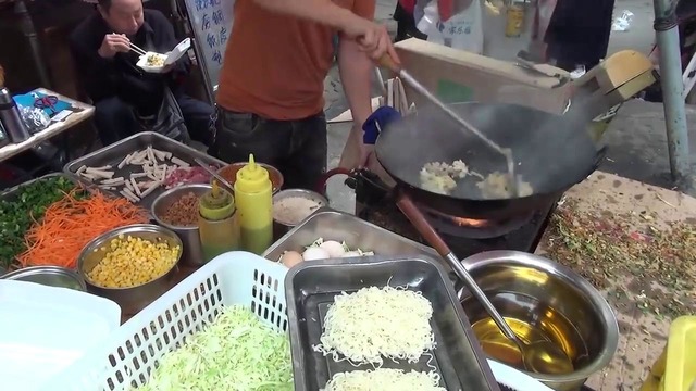 Уличная еда. Любимая лапша в трущобах – Жизнь в Китае #125
