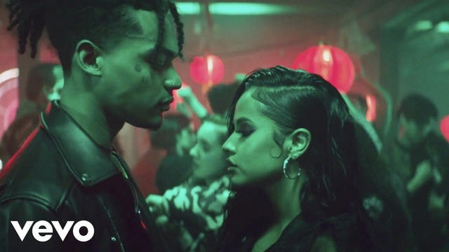 Becky G & Digital Farm Animals ft. Rvssian – Next To You (Official Video 2019!)