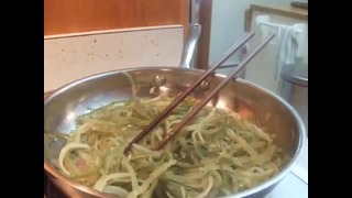 Korean Food: Fried Seaweed Stems (미역줄기 볶음)