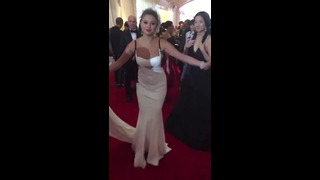 Selena Gomez Vera Wang On The 2015 Met Gala Red Carpet