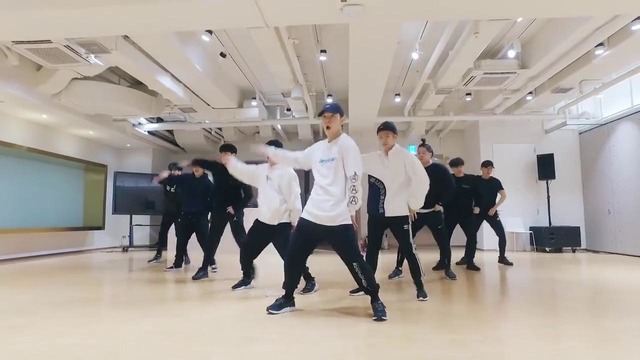 EXO-CBX – Blooming Day [Dance Practice]