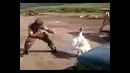 Мужик против индюка (ПРИКОЛ)