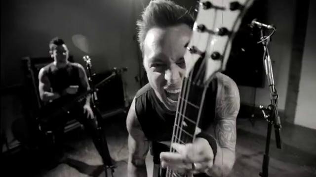 Bullet For My Valentine – Raising Hell (Offcial Music Video 2013!)