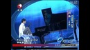 Кто сказал, что на фортепиано играют только.. руками