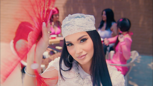 Enisa – Pretty Please [Official Music Video]