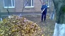 Мент разводит костёр