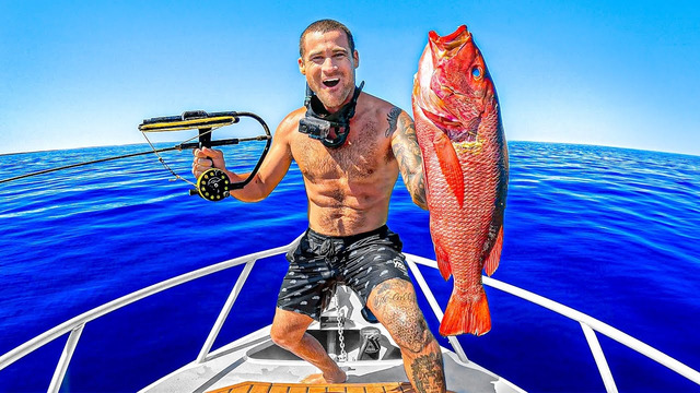 Living At Sea Until I Catch Food With My Underwater Bow