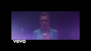 Tove Lo – bitches ft. Charli XCX, Icona Pop, Elliphant, ALMA (Official Video 2018!)
