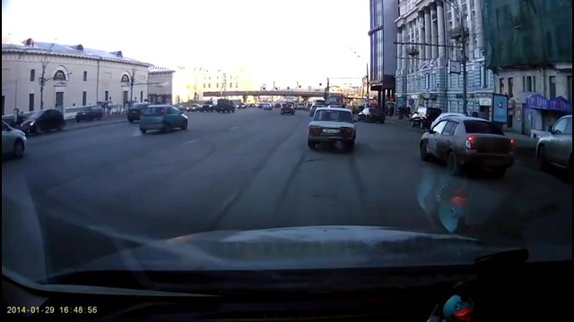 Увидел свободное парковочное место