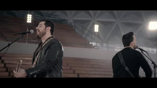 Kurt, Luis Fonsi – 16