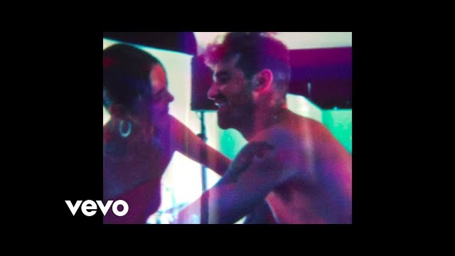 The Chainsmokers – Summertime Friends (Official Video)