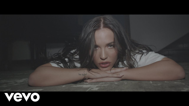 Lennon Stella – Breakaway (Official Video)