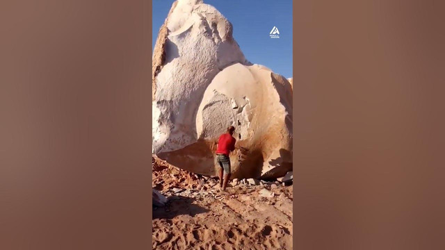 Man Easily Splits Massive Rock Using Hammer
