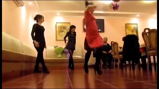 Танец девушек