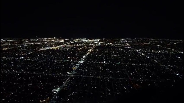 Посадка самолета ночью. Невероятно красиво