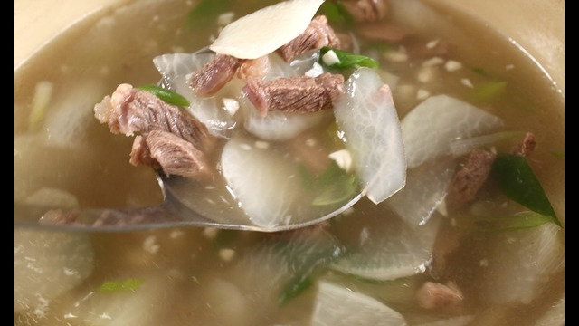 Beef and Radish Soup (Soegogi Muguk: 쇠고기무국)