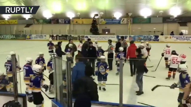 Массовой дракой завершился хоккейный матч между молодёжными командами во Владике