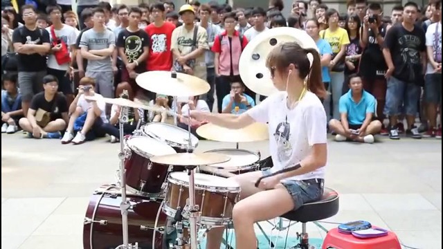 Amazing Girl Drummer Does «BIGBANG – Fantastic Baby» Street Performance