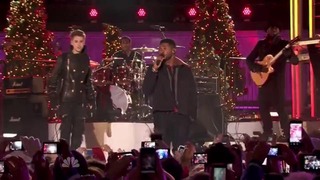 Justin Bieber & Usher – Merry Christmas @ Christmas In Rockefeller Center (2011