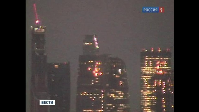 Пожар в «Москва-Сити»: небоскреб тушат с вертолета