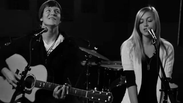 Taylor Swift – Sparks Fly (Julia & Tyler Acoustic Cover)