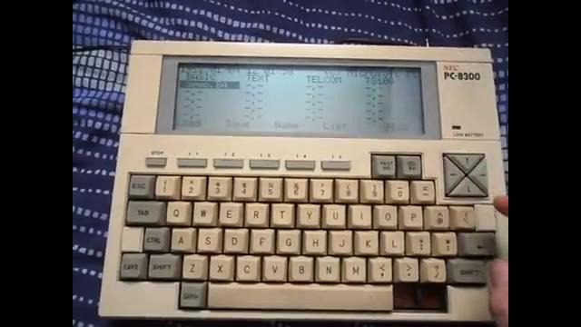 Первый в мире лэптоп с полноценной клавиатурой – NEC PC-8300